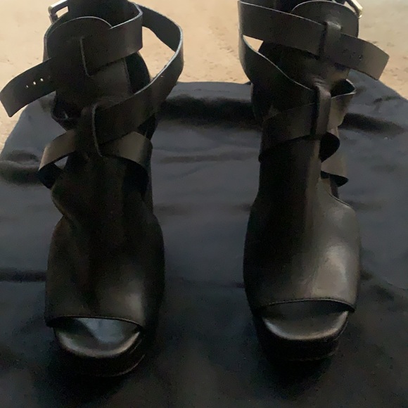 Micheal Kors platform peep toe heels - size 6.5 - Picture 3 of 5